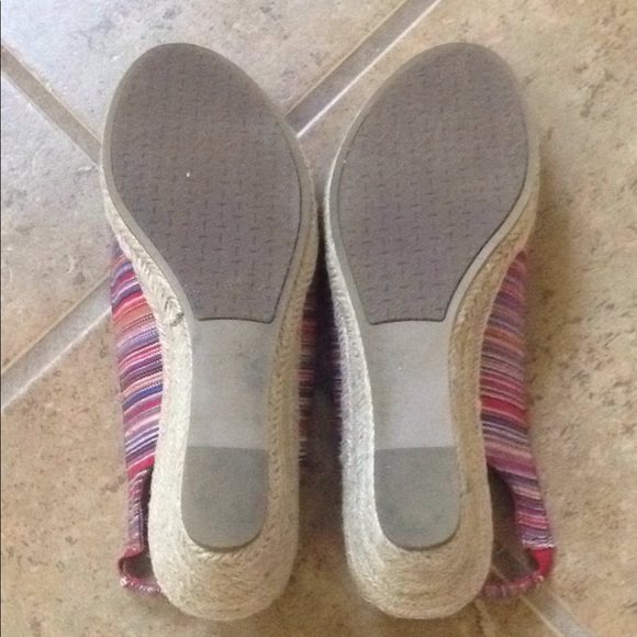 πPrice Drop! Like New Women's Size 8 Striped Wedged Sandals - Picture 8 of 8